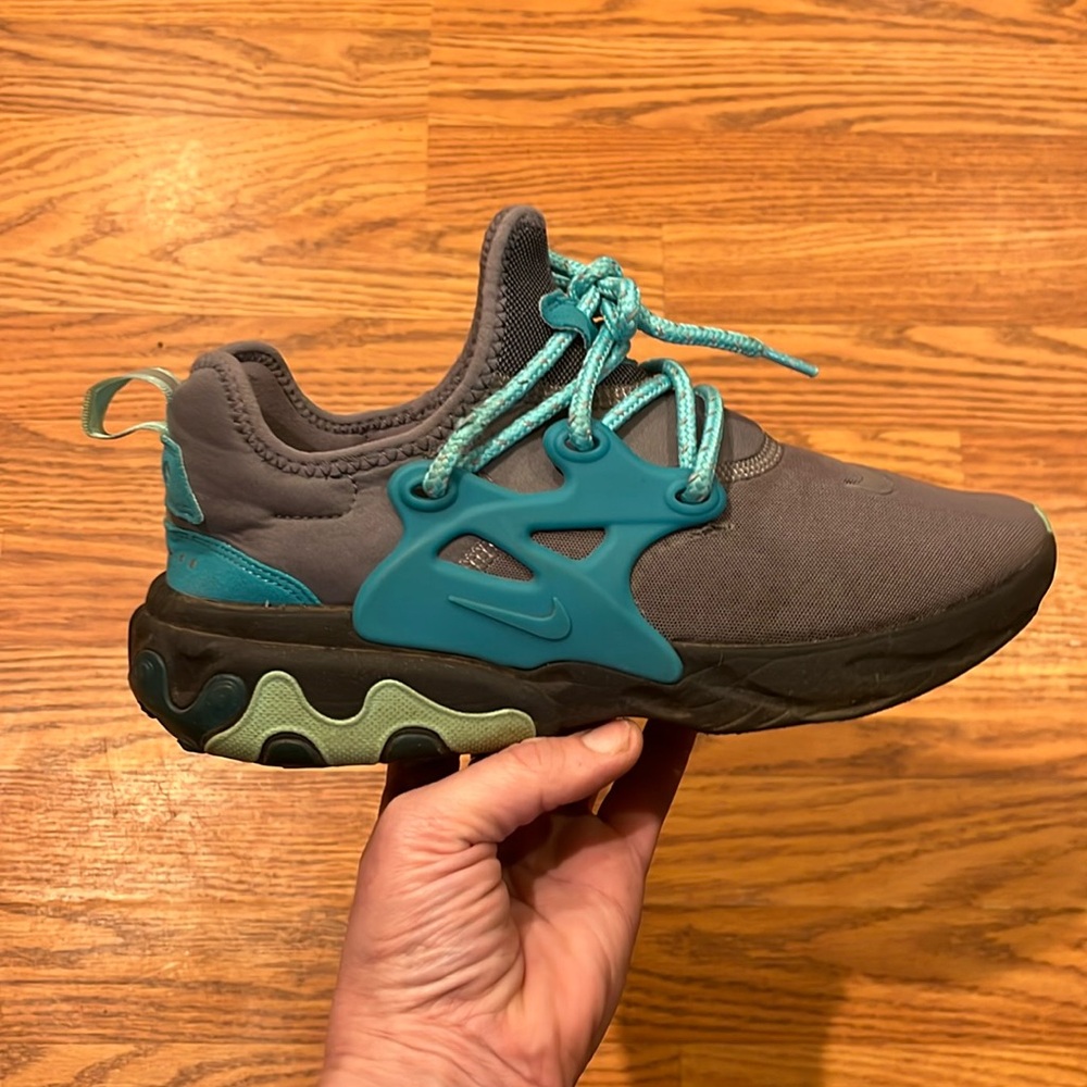 Nike Presto sneakers size 9 CJ5283-991